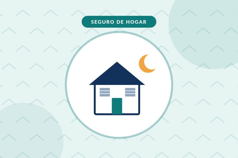 Seguro de hogar en segunda vivienda: casa con las persianas bajadas de noche